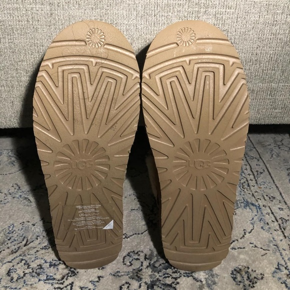 UGG Funkarra Zip Cuffed Booties - Picture 9 of 10